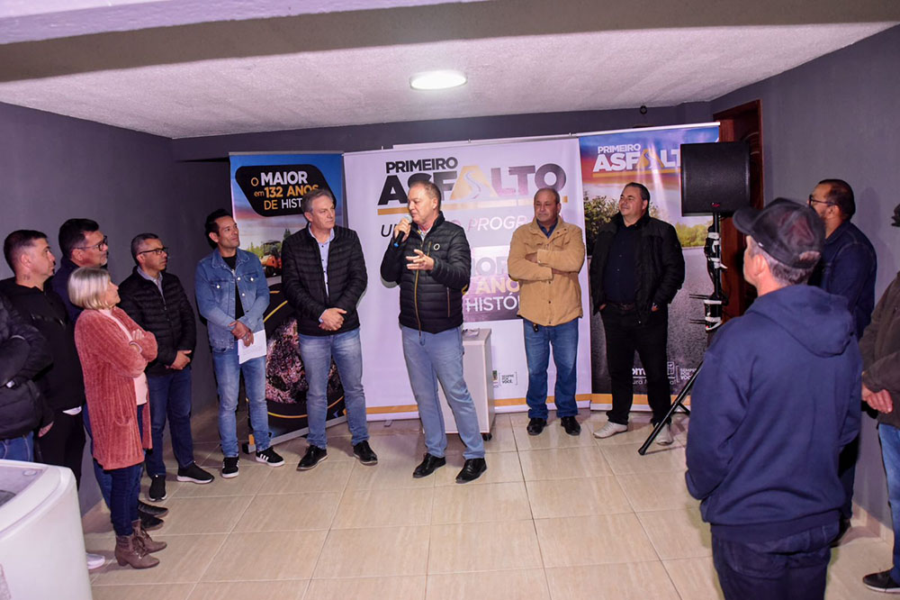 Prefeito Helder Lazarotto autoriza início das obras de pavimentação na Rua Vítor Guebur 5 obras de pavimentação