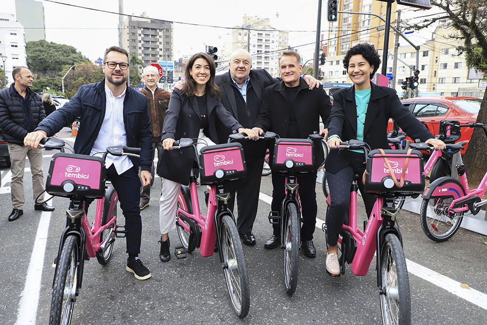 Prefeito Rafael Greca lança serviço de bicicletas compartilhadas com sistema inédito em Curitiba 3 bicicletas compartilhadas