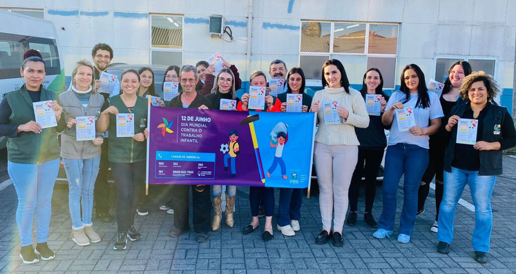 Secretaria de Saúde de Fazenda Rio Grande chama a atenção para o combate à exploração e trabalho infantil em blitz educativa 7 combate à exploração e trabalho infantil