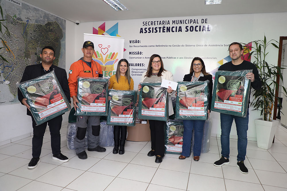 Campanha do Agasalho de Pinhais recebe 450 peças arrecadadas pelo Programa Aquece Paraná 3 Campanha do Agasalho de Pinhais