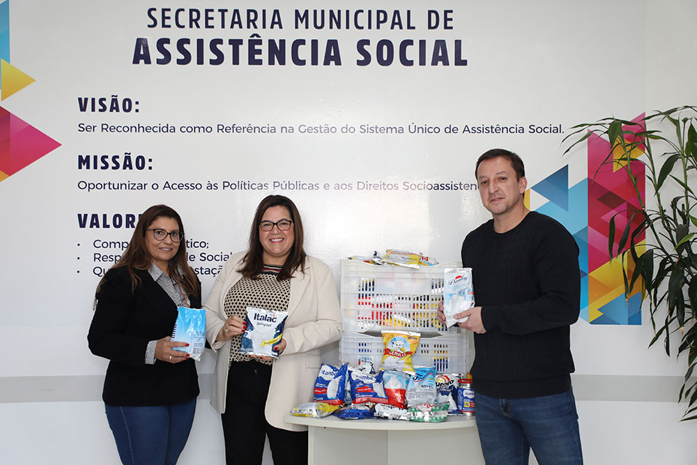 Prefeitura arrecada 100 kg de leite em pó na Copa Pinhais de Vôlei 9 100 kg de leite em pó