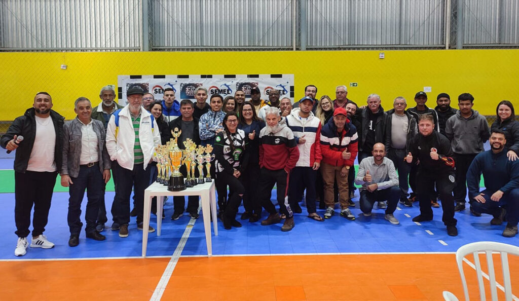Torneio de Truco de Pinhais reúne diferentes gerações 2 Torneio de Truco de Pinhais