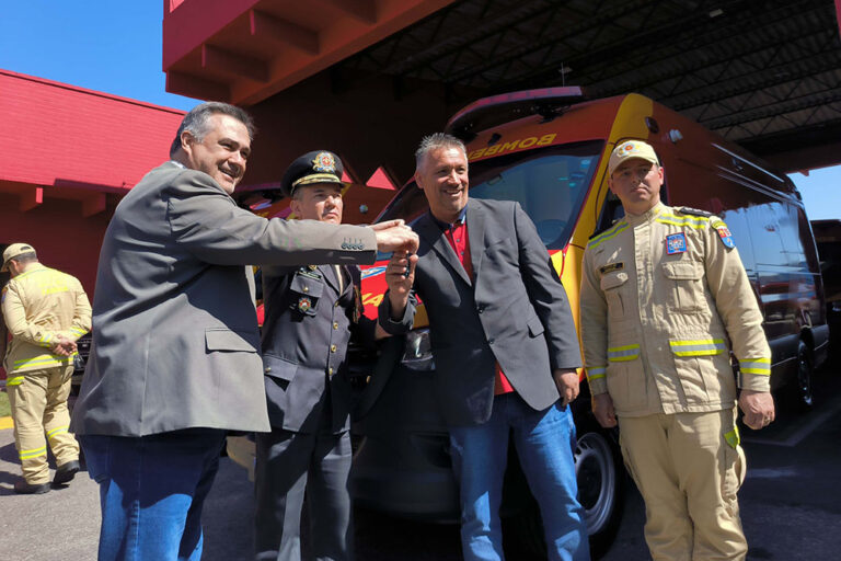 entrega de ambulâncias