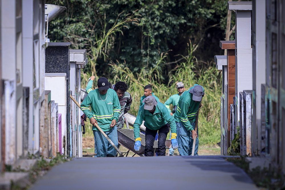 Prefeitura de Araucária faz calçada em vias internas do Cemitério Jardim Independência 5 Cemitério Jardim Independência