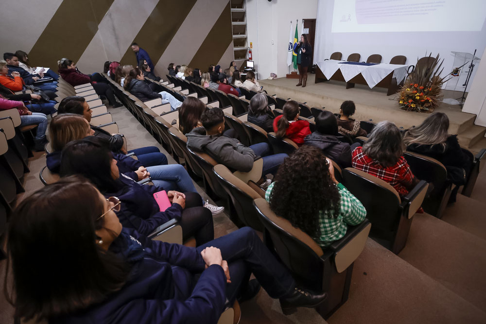 Mobilização de servidores de Araucária dá visibilidade permanente ao combate à violência contra a mulher 4 combate à violência contra a mulher