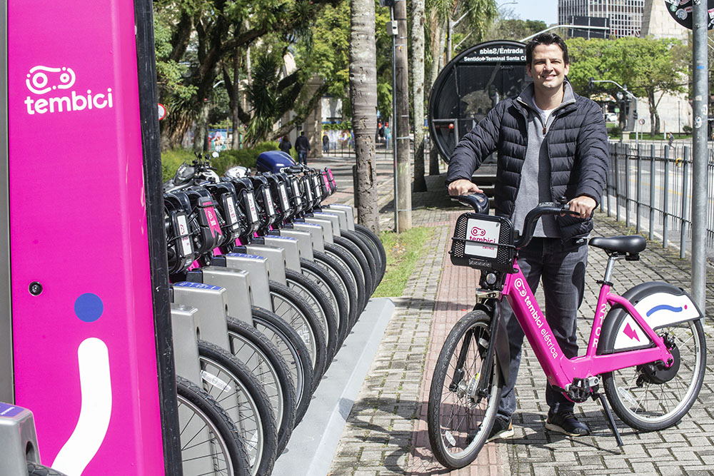 Eduardo Pimentel inaugura 50ª estação de bicicletas compartilhadas em Curitiba 2 bicicletas compartilhadas