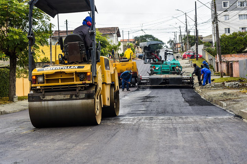 Rua Getúlio Vargas, em Colombo, recebe primeira camada de asfalto 8 asfalto