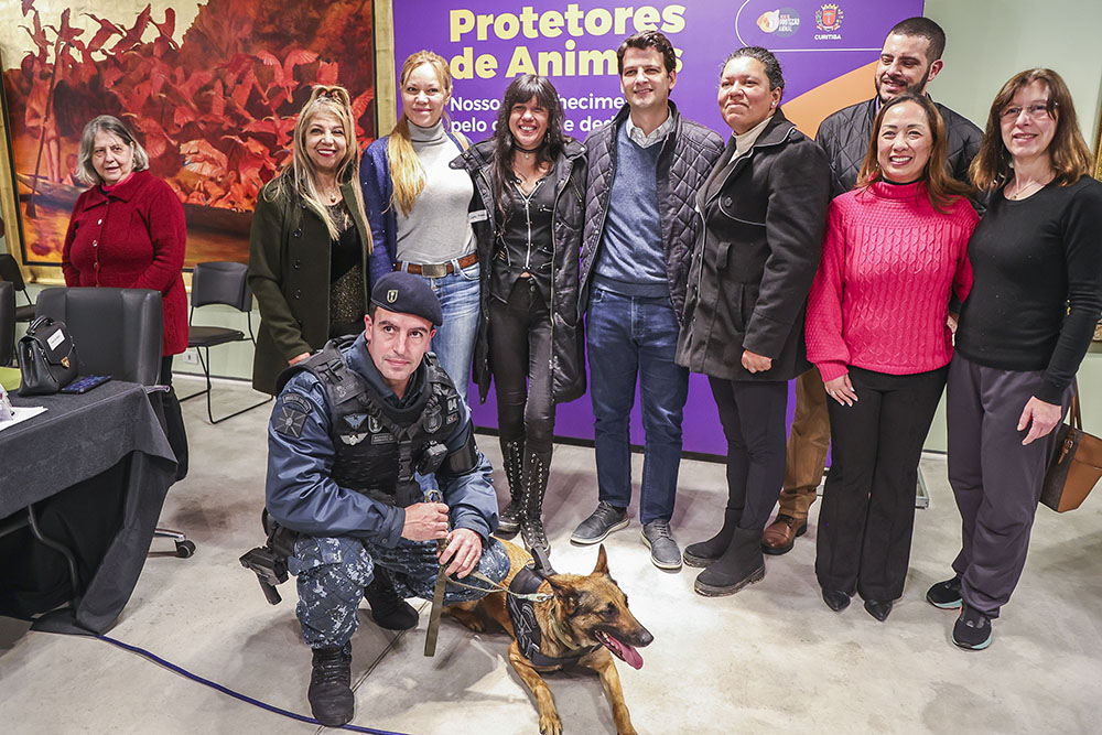 Protetores de animais são homenageados pelos cuidados e resgates de cães e gatos em Curitiba 2 Protetores de animais