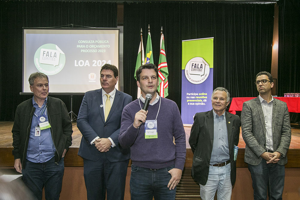 O que a comunidade está trazendo, a Prefeitura está executando, diz Eduardo Pimentel no Fala Curitiba 2 Fala Curitiba