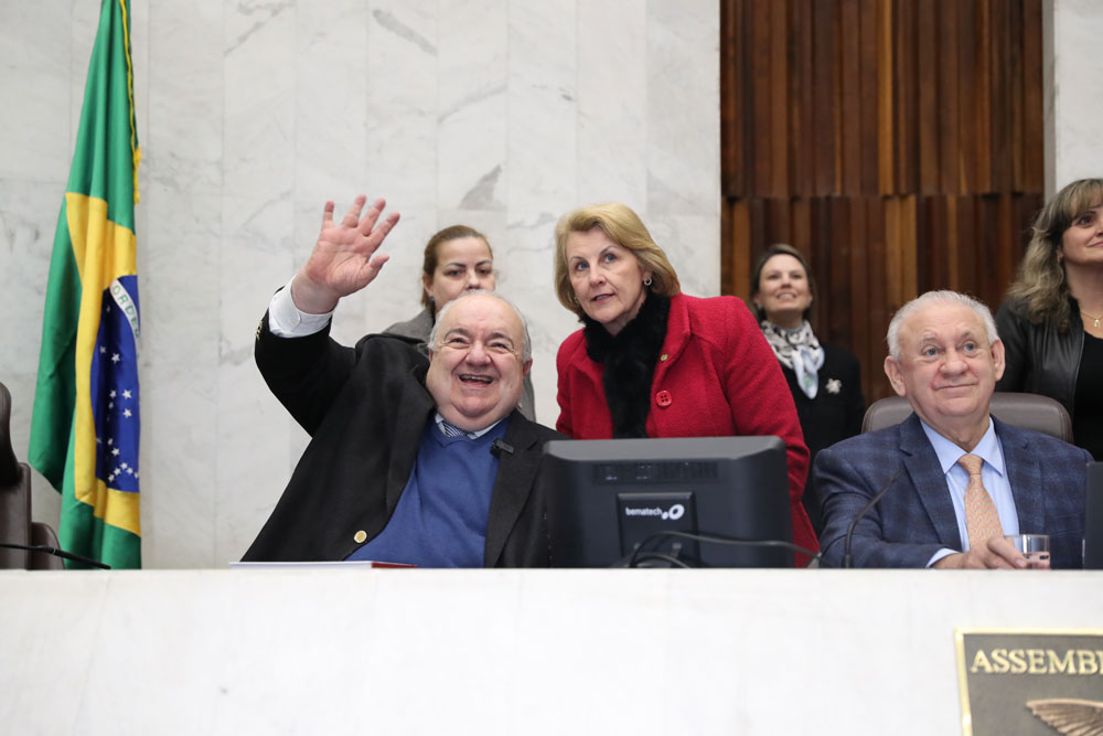 No aniversário de 170 anos do Paraná, prefeito Rafael Greca fala sobre o Paranismo na Alep 9 170 anos do Paraná