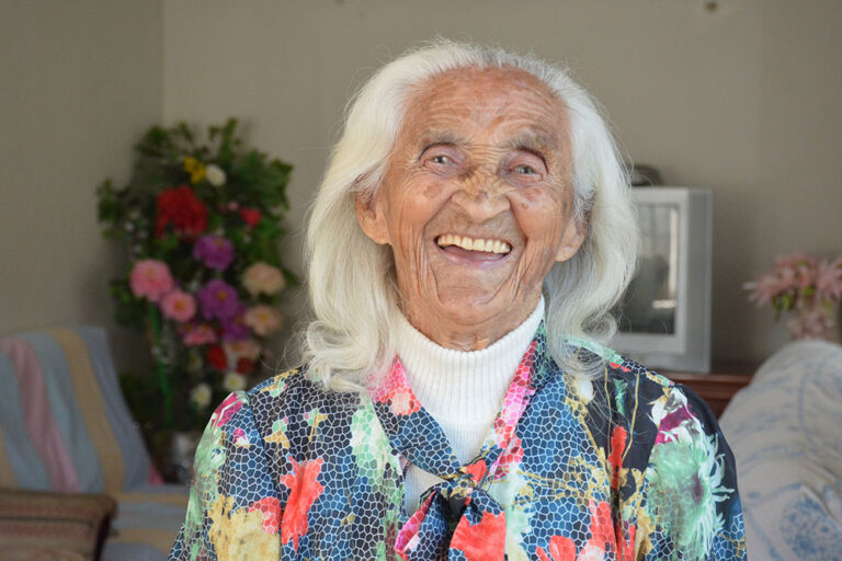 Dona Maria se lembra de tudo, e o entusiasmo com que relata sua história provoca uma surpresa inspiradora a quem ouve