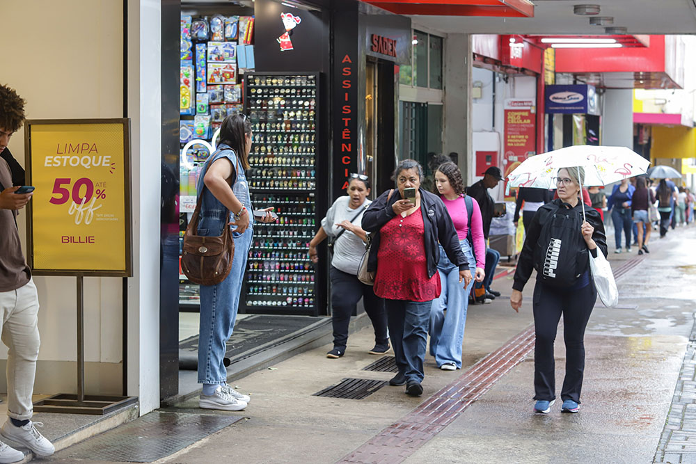 Número de furtos cai 6,3% no primeiro semestre no estado do Paraná, média de 31 a menos por dia 4 Número de furtos