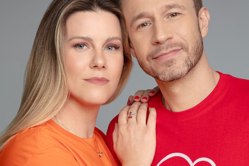 Shopping Curitiba promove ação de conscientização sobre a campanha ‘De olhos nos olhinhos’, criada pelo casal Tiago Leifert e Daiana Garbin 2 Tiago Leifert e Daiana Garbin