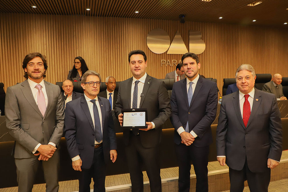 Ratinho Junior defende advocacia pública ao receber homenagem de procuradores 2 homenagem procuradores Ratinho Junior defende advocacia pública ao receber homenagem de procuradores