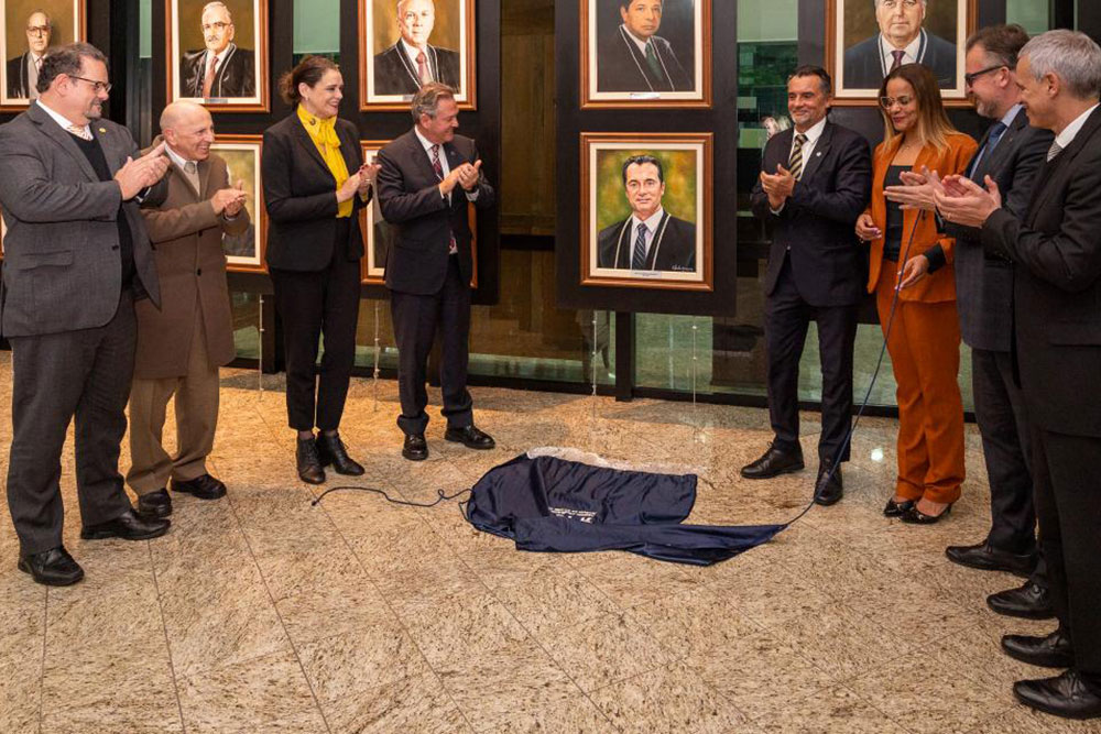 Desembargador José Laurindo de Souza Netto tem retrato posicionado na galeria dos presidentes do TJPR 8 galeria dos presidentes
