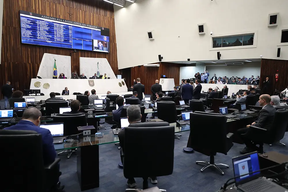 Deputados estaduais aprovam projeto de combate ao etarismo no estado do Paraná 4 combate ao etarismo