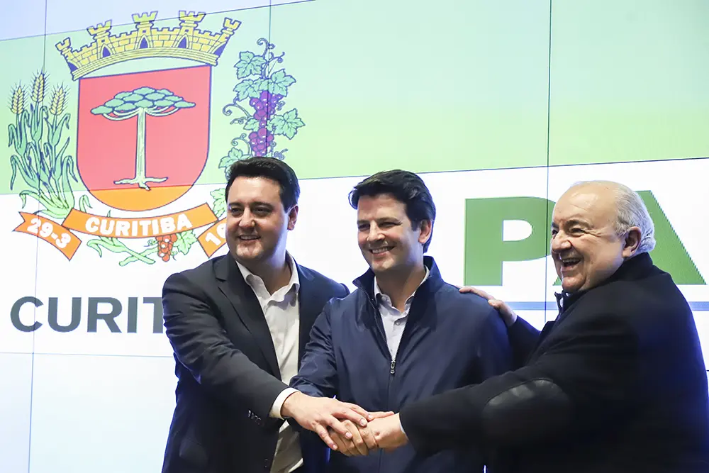 Greca, Eduardo Pimentel e Ratinho Jr. reforçam programa Asfalto no Saibro com R$ 29 milhões 1 Asfalto no Saibro