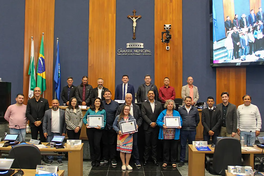 Câmara de São José dos Pinhais faz entrega de prêmios a professores Nota 10 do município 9 professores Nota 10