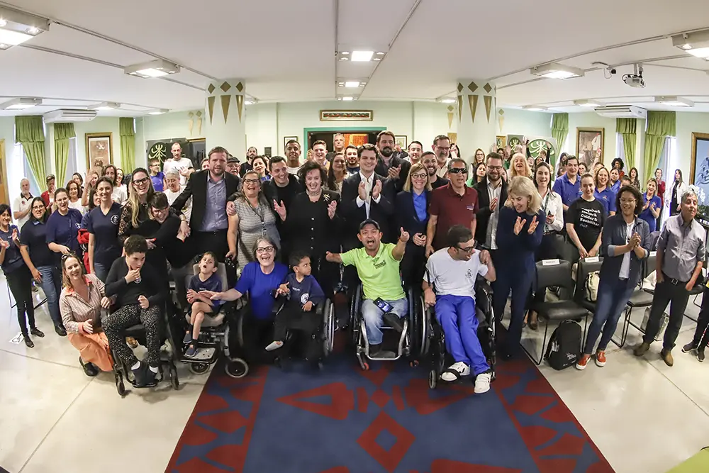 Eduardo Pimentel lança caminhada para ajudar escolas para pessoas com deficiência de Curitiba 4 escolas para pessoas com deficiência