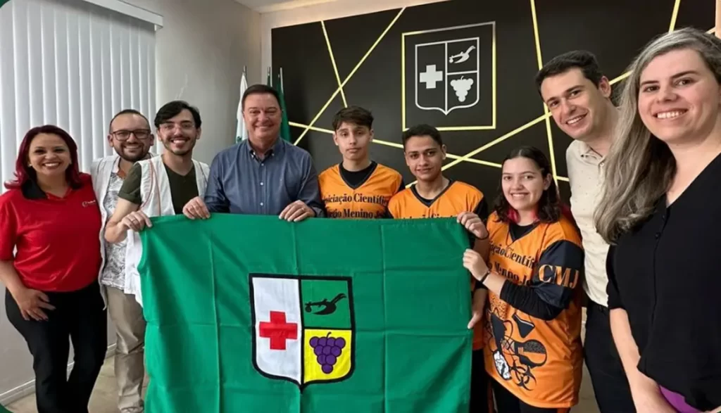 Helder Lazarotto recebe alunos de Colombo que são destaques em pesquisas científicas 2 pesquisas científicas