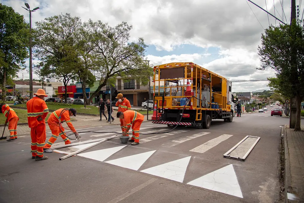 Prefeitura executa sinalização em nova etapa de sinalização do Binário no Centro de Colombo 5 Binário no Centro de Colombo