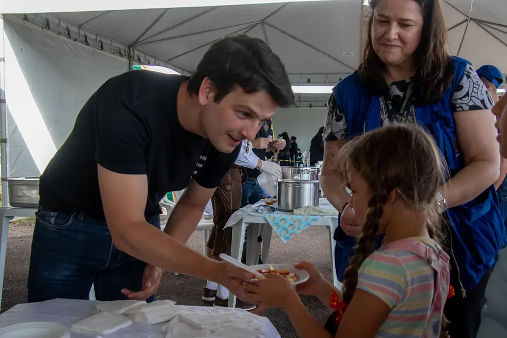 Eduardo Pimentel participa de festa para crianças e adolescentes acolhidos pela FAS em Curitiba 4 crianças e adolescentes