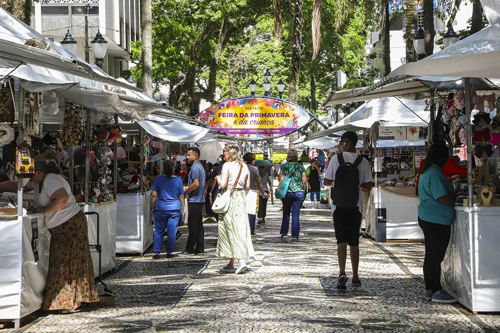 Feira de Primavera e Criança estreia colorida e animada na Praça Osório 3 Feira de Primavera e Criança