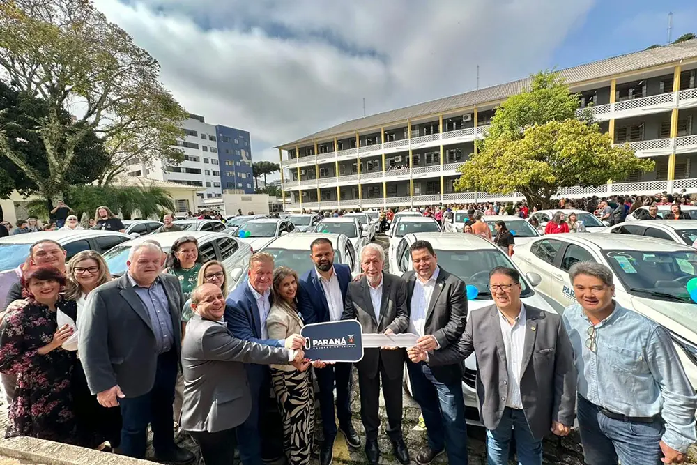 92 novos veículos vão reforçar o atendimento dos Núcleos Regionais de Educação do Paraná 2 Núcleos Regionais de Educação