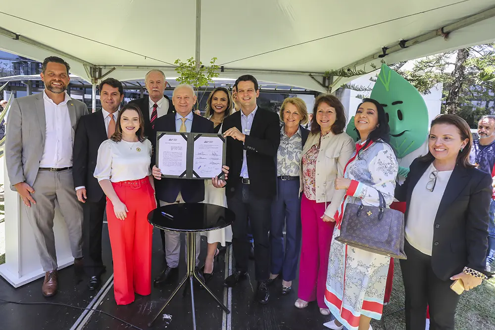 Assembleia do Paraná firma acordo para se tornar o Legislativo mais sustentável do Brasil 5 Legislativo mais sustentável