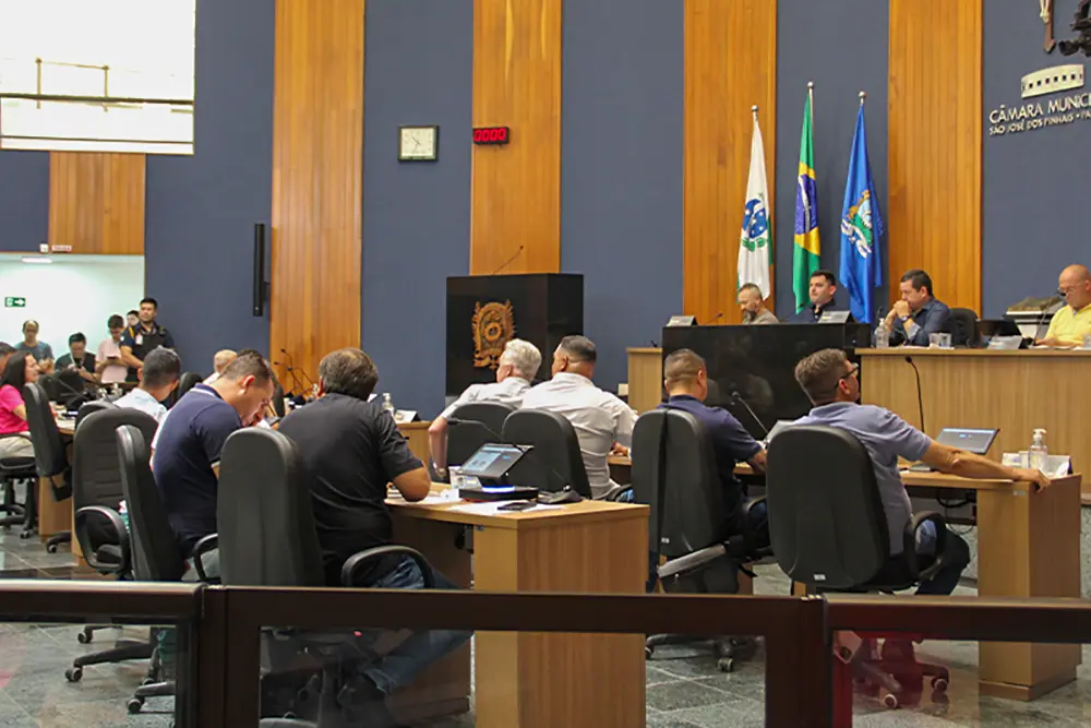 Câmara Municipal de São José dos Pinhais mantém veto do Executivo sobre projeto que fixa cartazes em unidades de saúde 4 cartazes em unidades de saúde