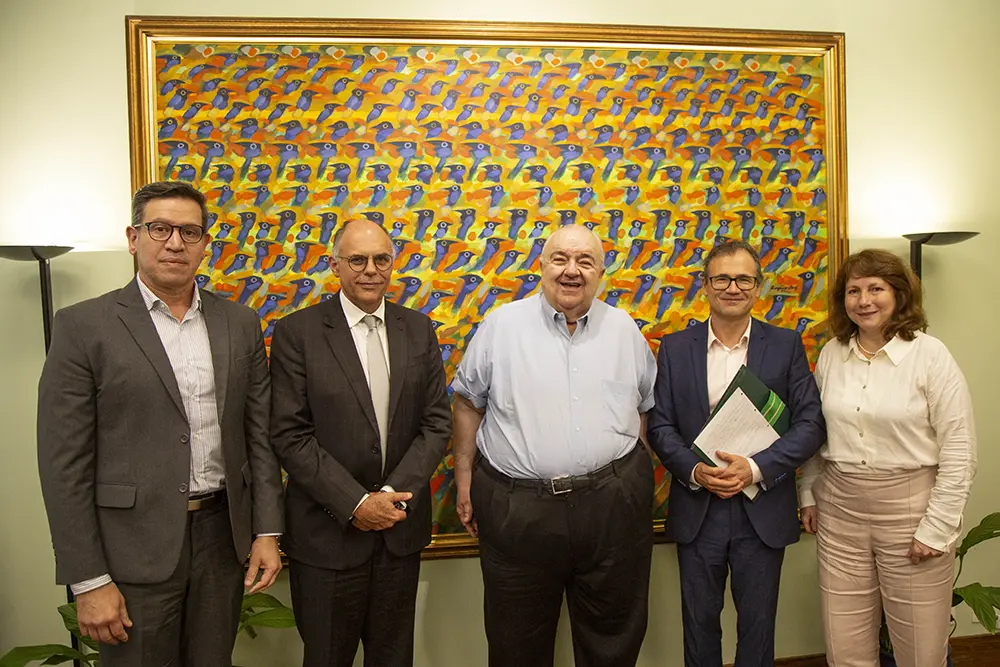 Prefeito Rafael Greca recebe a visita do novo diretor da Agência Francesa de Desenvolvimento 6 Agência Francesa de Desenvolvimento