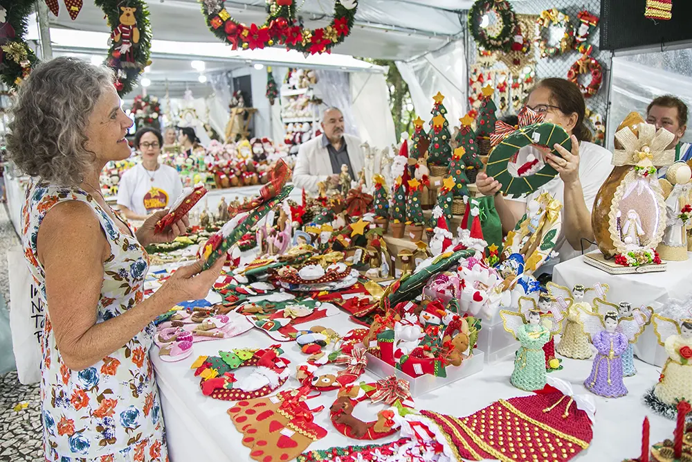 Feiras de Natal da Osório e Santos Andrade estreiam com expositores e público animados 9 Feiras de Natal