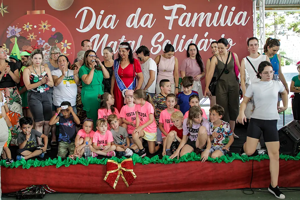Campanha Natal Solidário arrecada e entrega 1.830 brinquedos às crianças de Pinhais 3 Natal solidario