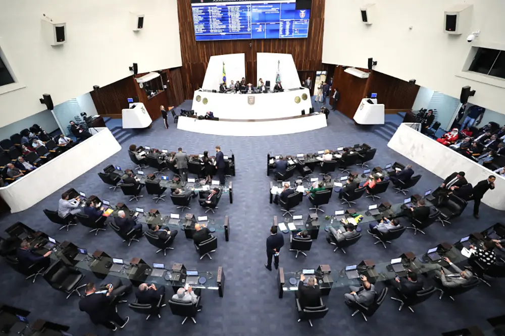 Assembleia Legislativa do Paraná bate recorde de projetos protocolados em 2023 1 projetos protocolados