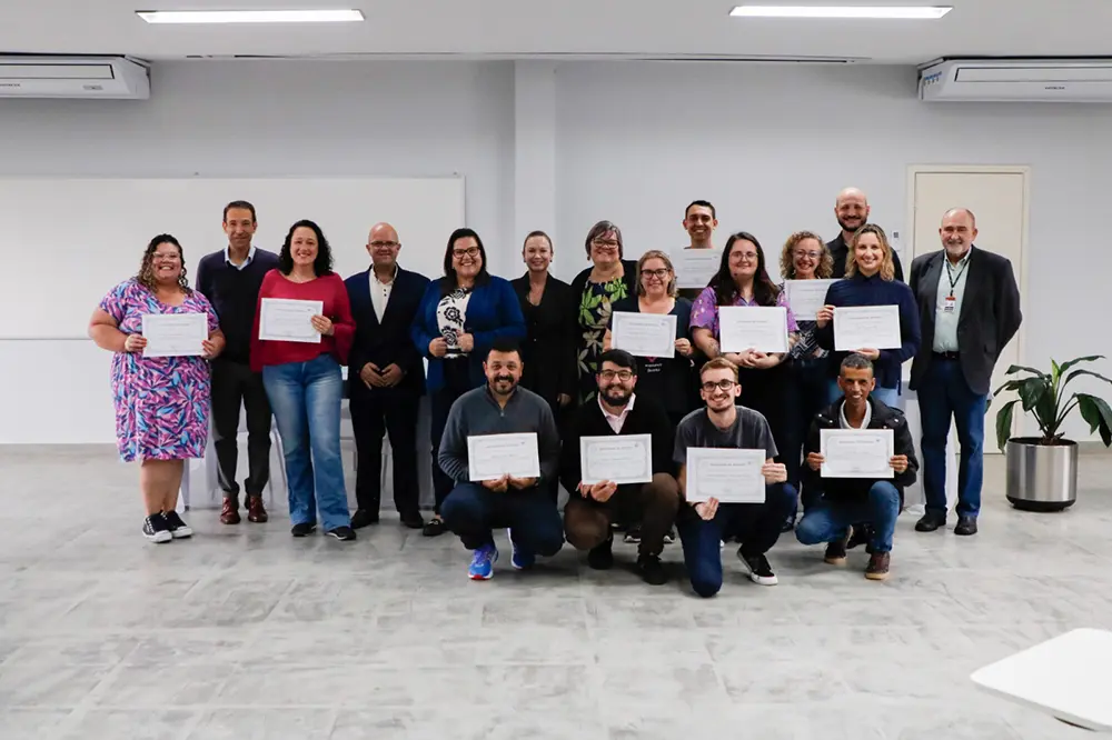 Servidores da Educação de Pinhais concluem formação na FAPI 6 FAPI