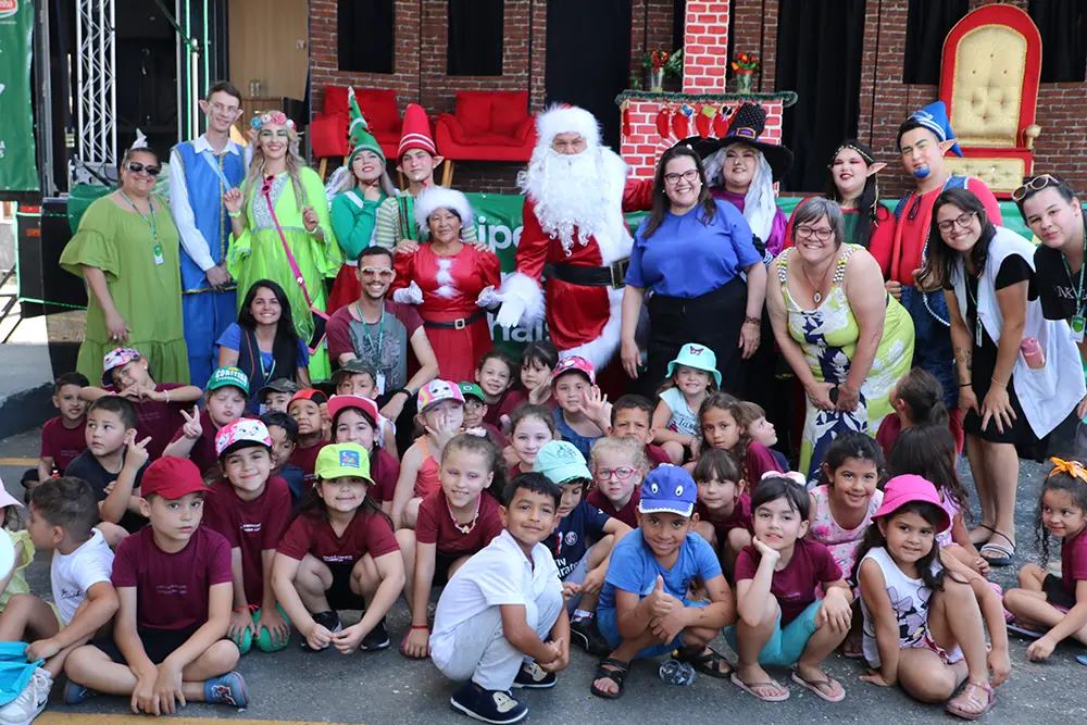 Teatro nos Bairros levou “Natal Espetacular” às comunidades do município de Pinhais 9 Natal Espetacular