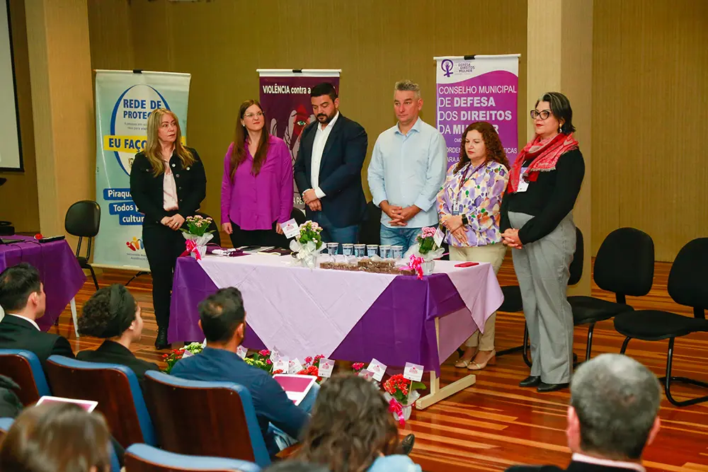 Prefeitura de Piraquara realiza o 1º Seminário de Enfrentamento à Violência Contra a Mulher 6 Enfrentamento à Violência Contra a Mulher