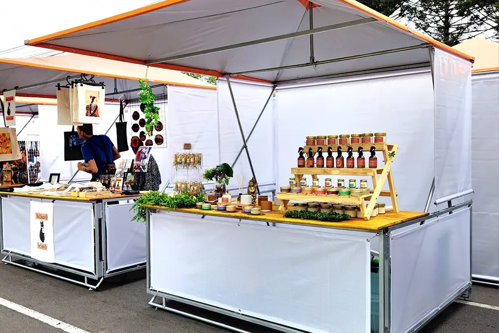 Feirinha do Largo da Ordem começa a implantar novos modelos de barracas 4 novos modelos de barracas