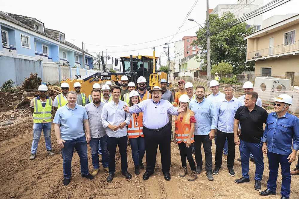 Prefeito Rafael Greca, acompanhado do vice Eduardo Pimentel, vistoria obra do Novo Inter 2 em Curitiba 2 novo inter 2
