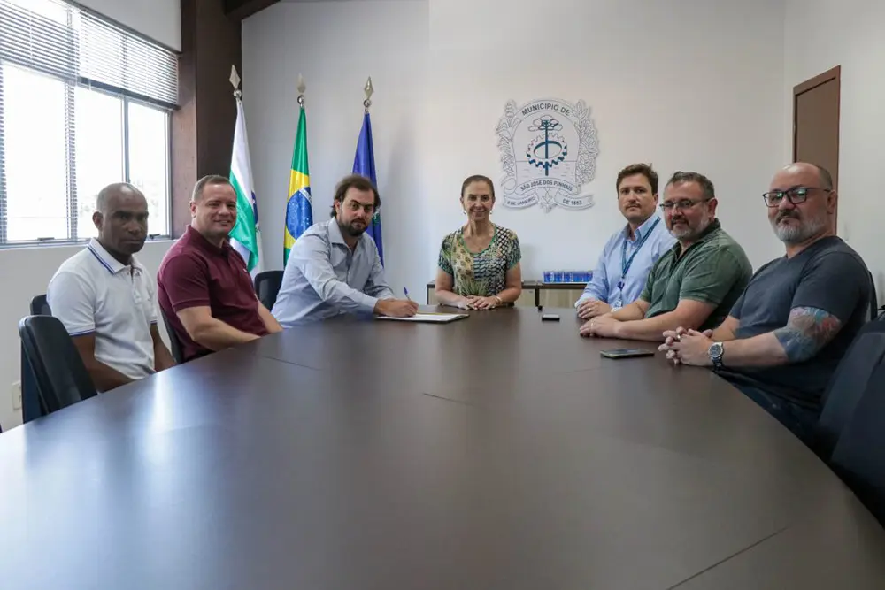 Prefeita Nina Singer assina Ordem de Serviço para melhoria da iluminação em São José dos Pinhais 3 melhoria da iluminação
