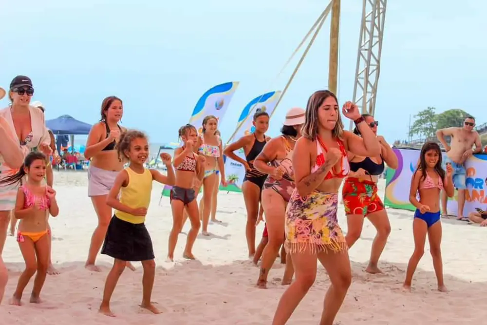 Esporte, lazer e cultura garantem diversão a veranistas e moradores das praias do Paraná 4 diversão a veranistas e moradores