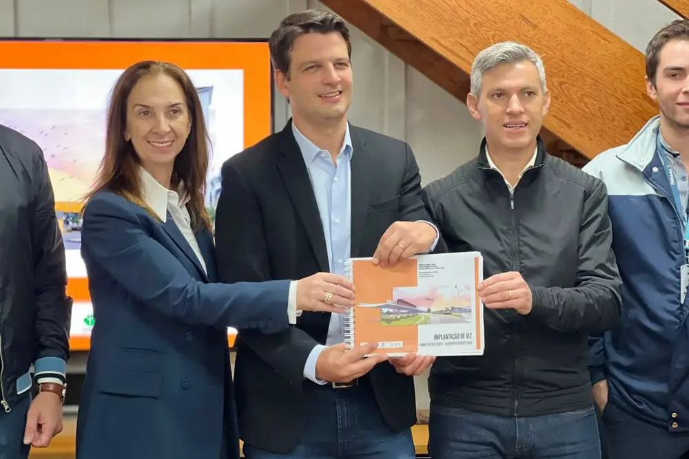 Contrato com o BNDES para estudo de VLT entre Curitiba e o Aeroporto Afonso Pena é assinado pela prefeita Nina Singer 6 VLT entre Curitiba e o Aeroporto Afonso Pena