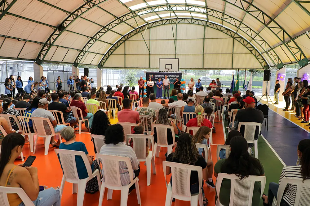 Pinhais reinaugura escola, entrega materiais e forma professores para a volta às aulas 8 Pinhais reinaugura escola