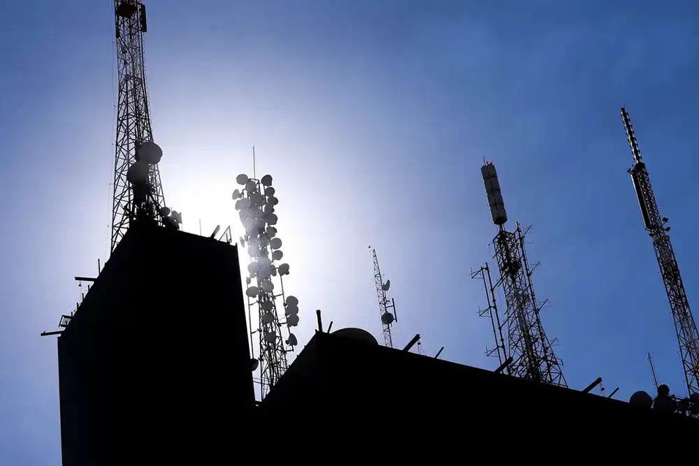 Menos de 8% das cidades atendem lei para instalação de antenas de 5G 2 antenas de 5G