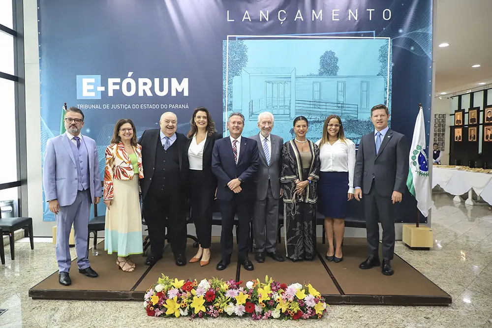 E-Fórum reduz burocracia e dará mais agilidade à Justiça, diz prefeito Greca 6 curitiba e-forum