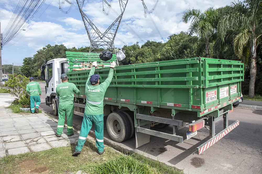 Prefeitura de Curitiba recolhe 91 toneladas de resíduos em mutirões de limpeza contra a dengue 2 limpeza contra a dengue