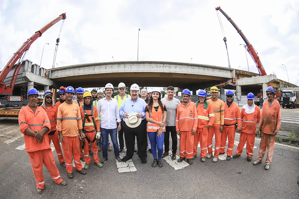 Viga de dimensões colossais é instalada para duplicação do viaduto do Tarumã, em Curitiba 5 duplicação do viaduto do Tarumã