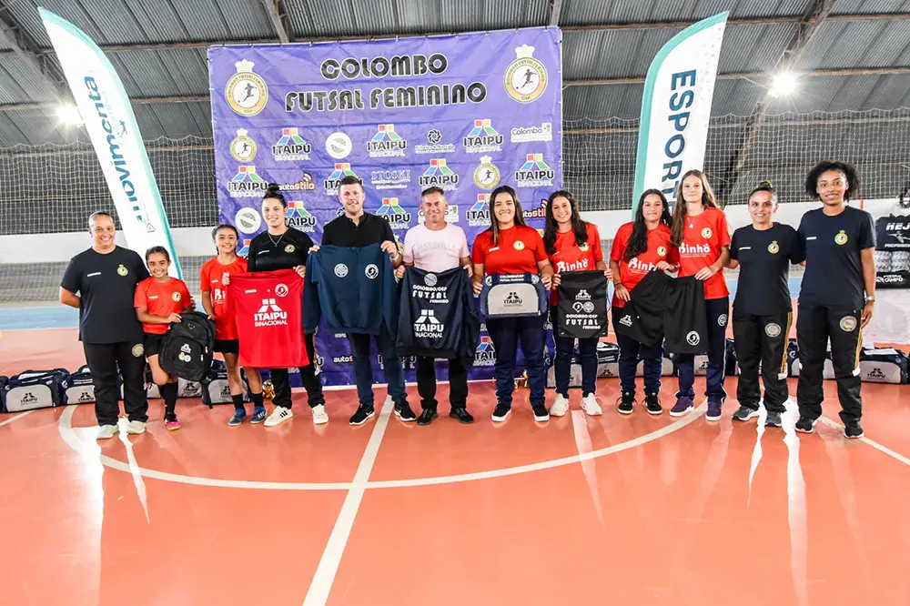 Colombo recebe materiais esportivos da Itaipu 2 materiais esportivos