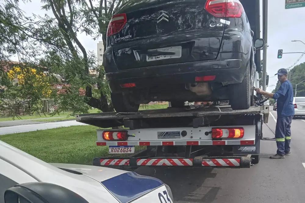 Guarda Municipal de Curitiba apreende veículo com mais de R$ 435 mil em multas 3 R$ 435 mil em multas