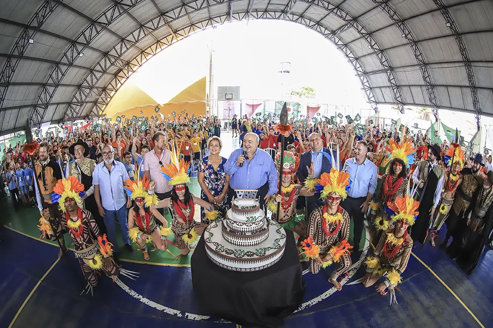 Greca e crianças do Boa Vista aplaudem a primeira apresentação pelos 331 anos de Curitiba 2 331 aniversário de Curitiba